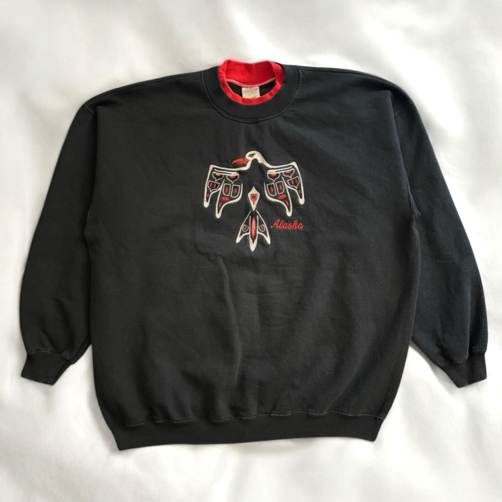 Vintage 90s/Y2K Alaska Thunderbird Embroidered Double Collar Black Sweatshirt